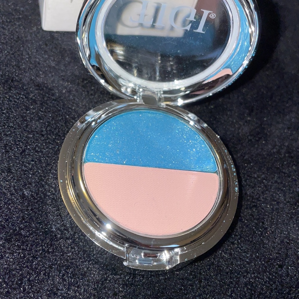 TIGI New High Density split shadow in Flirt .